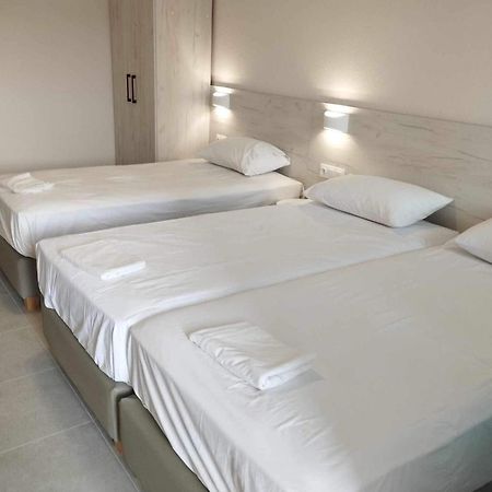 Daniela Apartments Nea Roda Luaran gambar