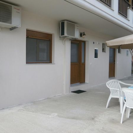 Daniela Apartments Nea Roda Luaran gambar