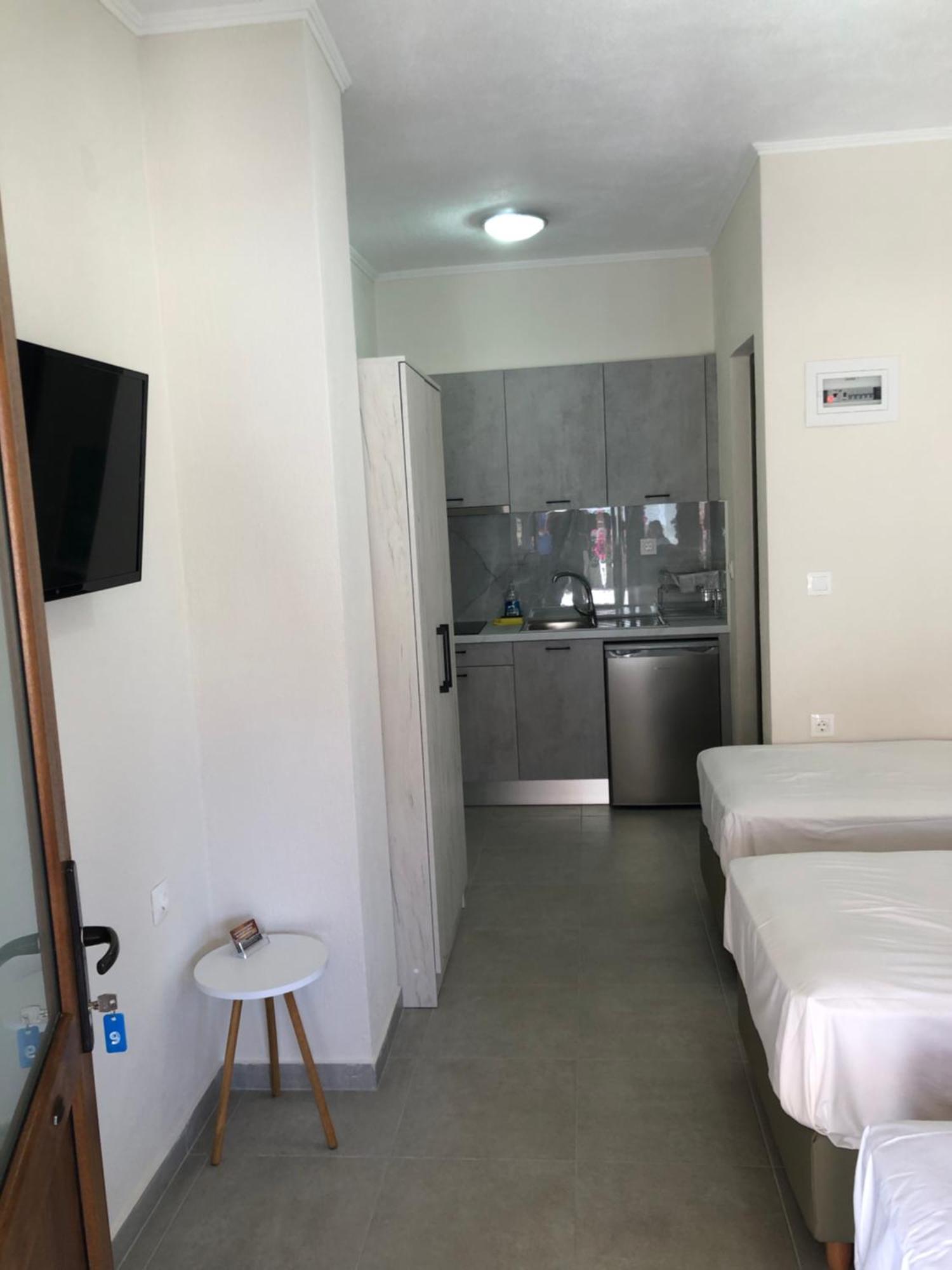 Daniela Apartments Nea Roda Luaran gambar