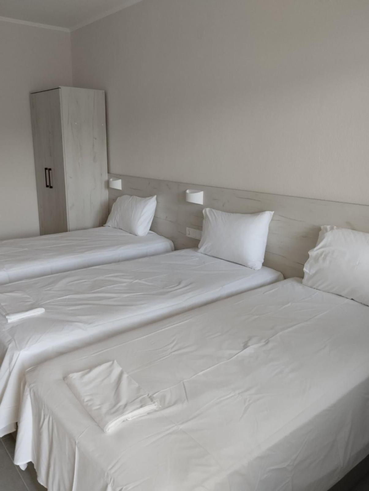 Daniela Apartments Nea Roda Luaran gambar