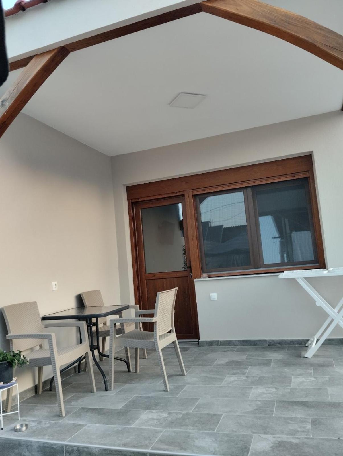 Daniela Apartments Nea Roda Luaran gambar