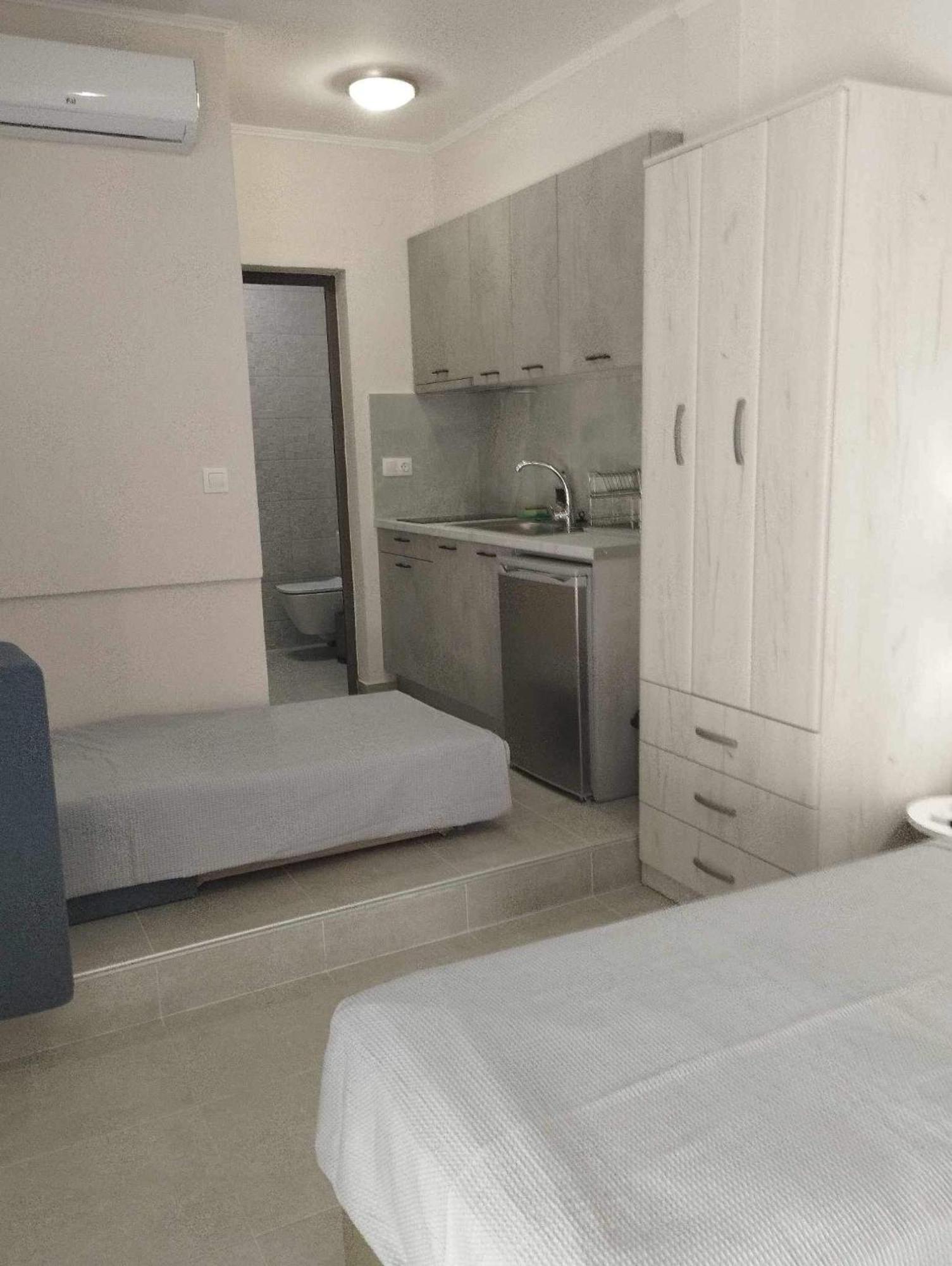 Daniela Apartments Nea Roda Luaran gambar