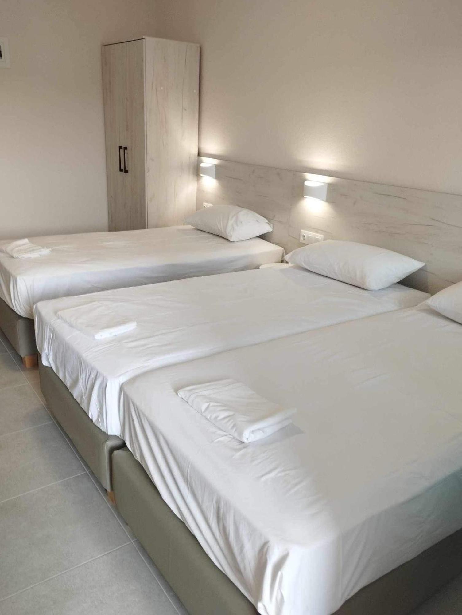 Daniela Apartments Nea Roda Luaran gambar