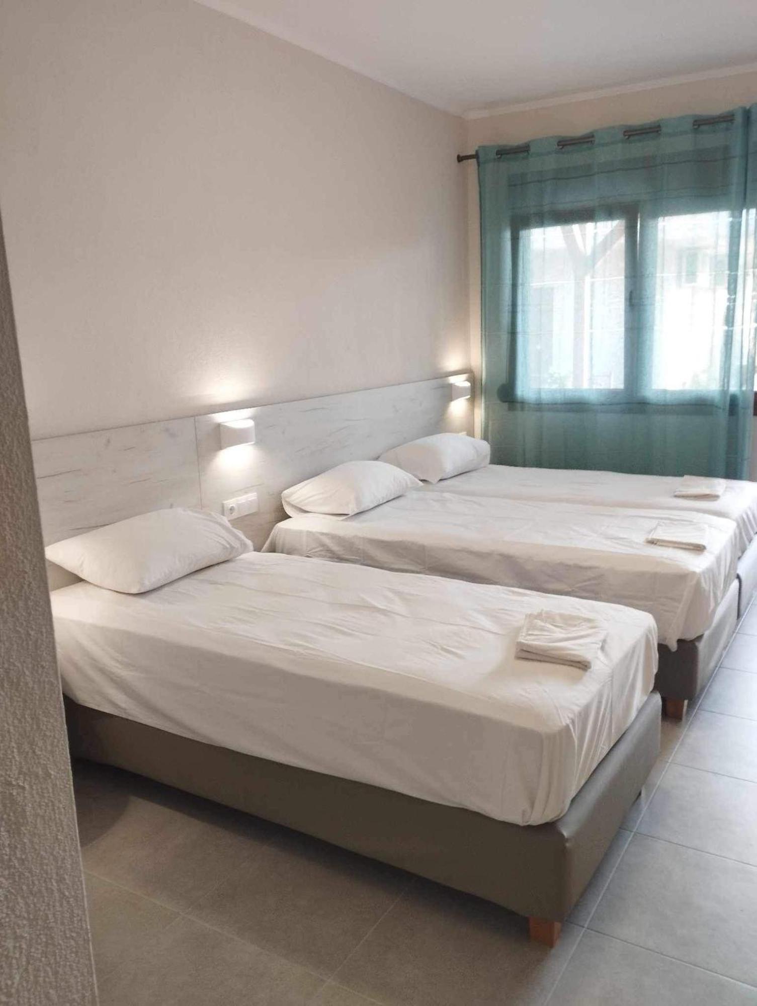 Daniela Apartments Nea Roda Luaran gambar