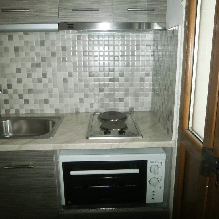 Daniela Apartments Nea Roda Luaran gambar
