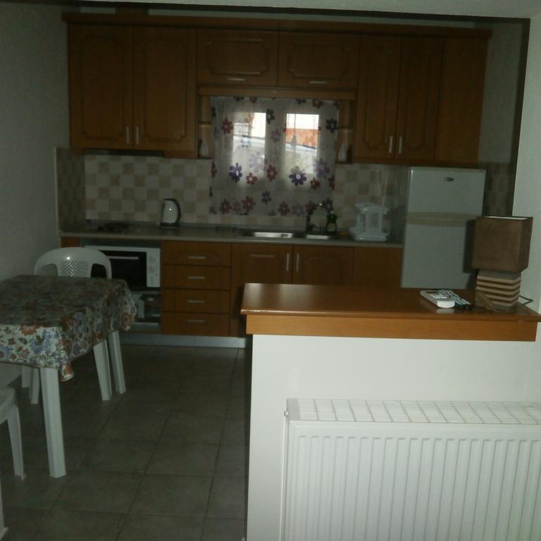Daniela Apartments Nea Roda Luaran gambar