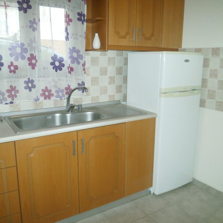 Daniela Apartments Nea Roda Luaran gambar