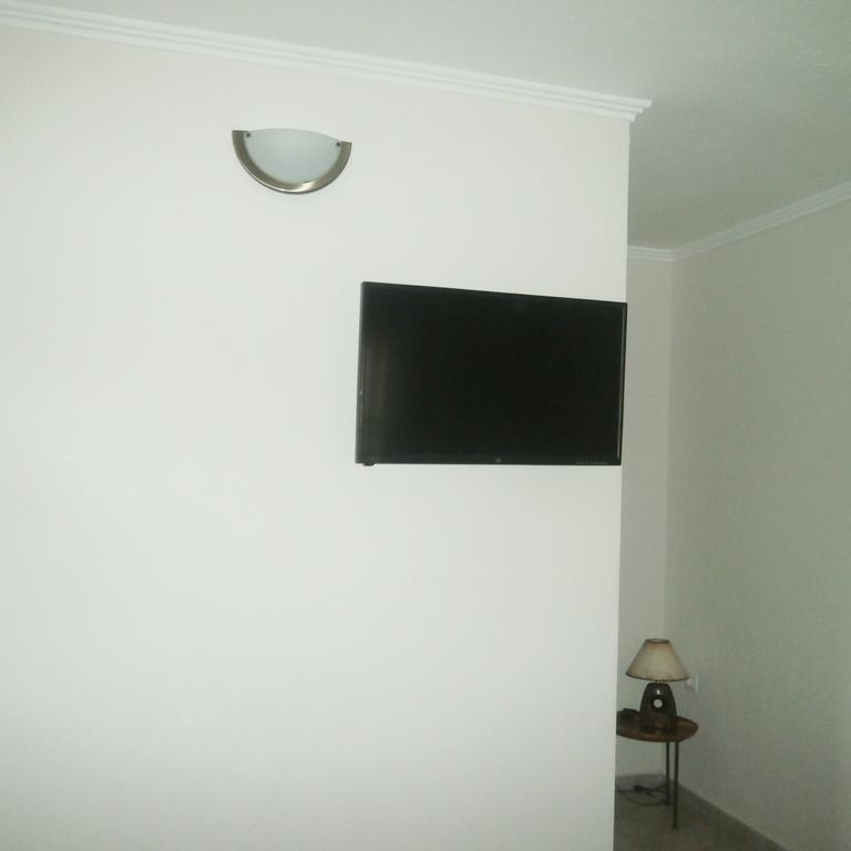 Daniela Apartments Nea Roda Luaran gambar