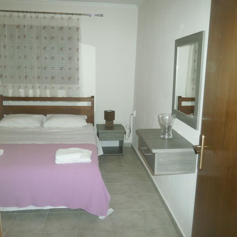 Daniela Apartments Nea Roda Luaran gambar