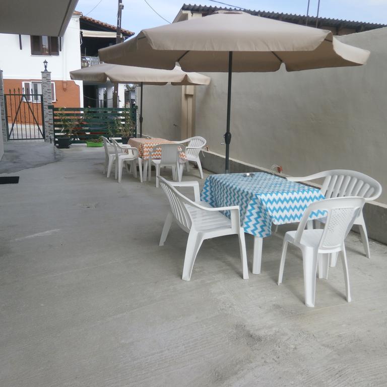 Daniela Apartments Nea Roda Luaran gambar