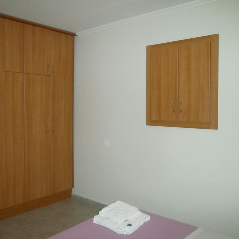 Daniela Apartments Nea Roda Luaran gambar