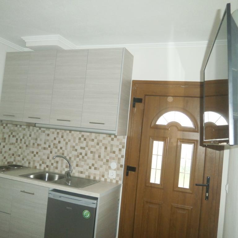 Daniela Apartments Nea Roda Luaran gambar