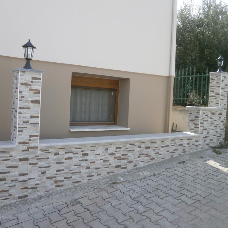 Daniela Apartments Nea Roda Luaran gambar