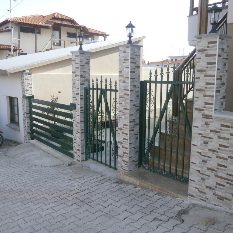 Daniela Apartments Nea Roda Luaran gambar