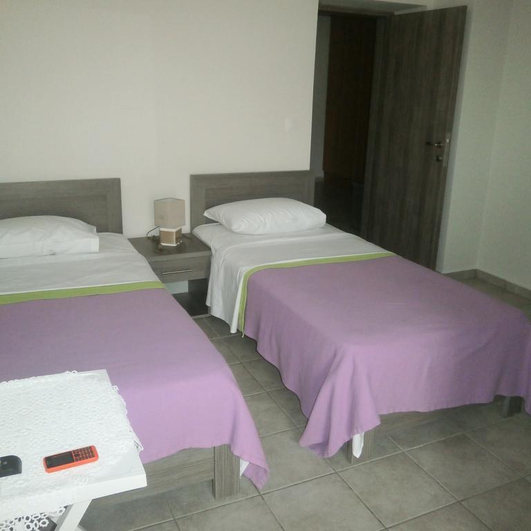 Daniela Apartments Nea Roda Luaran gambar